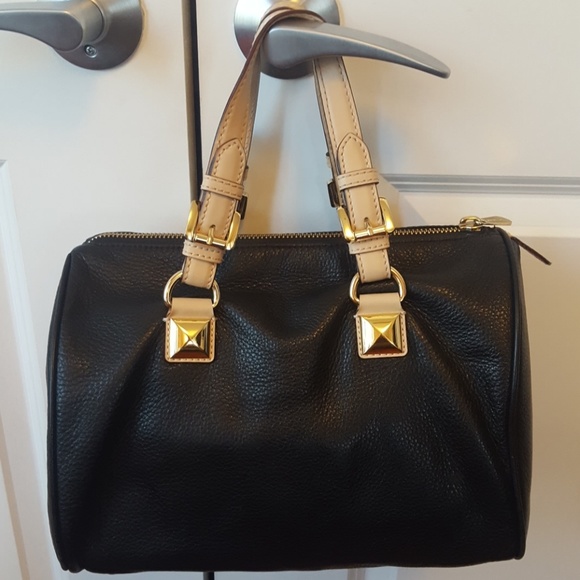 Priced to sell👜Michael Kors bag👜 - Picture 2 of 8